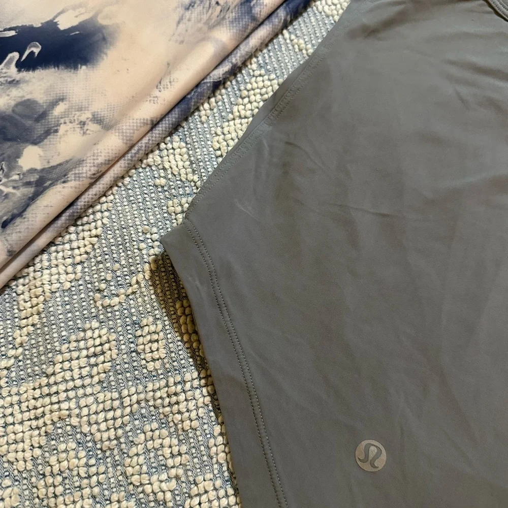 LOT of 2 - LULULEMON top sz 4 and 2 Bird leggings sz S
